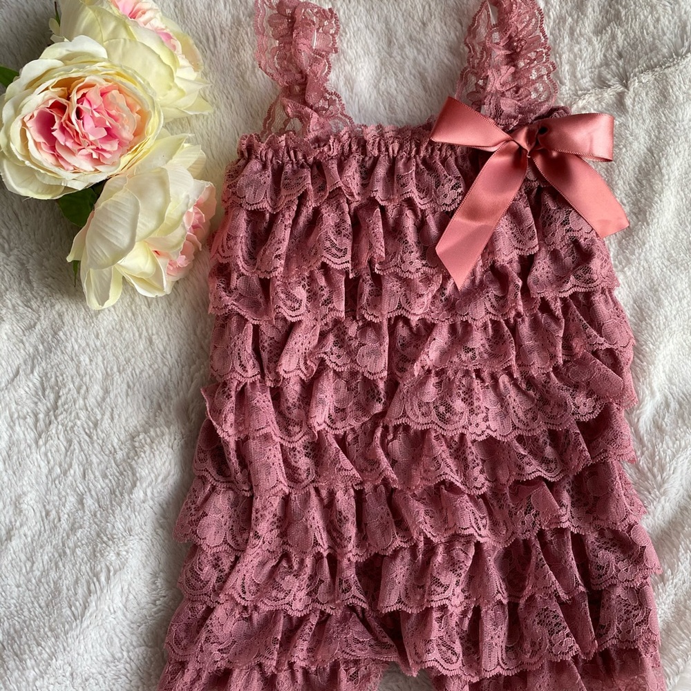 🎀 Dusty Rose Lace Photo shoot or Birthday Romper - Picture 5 of 10